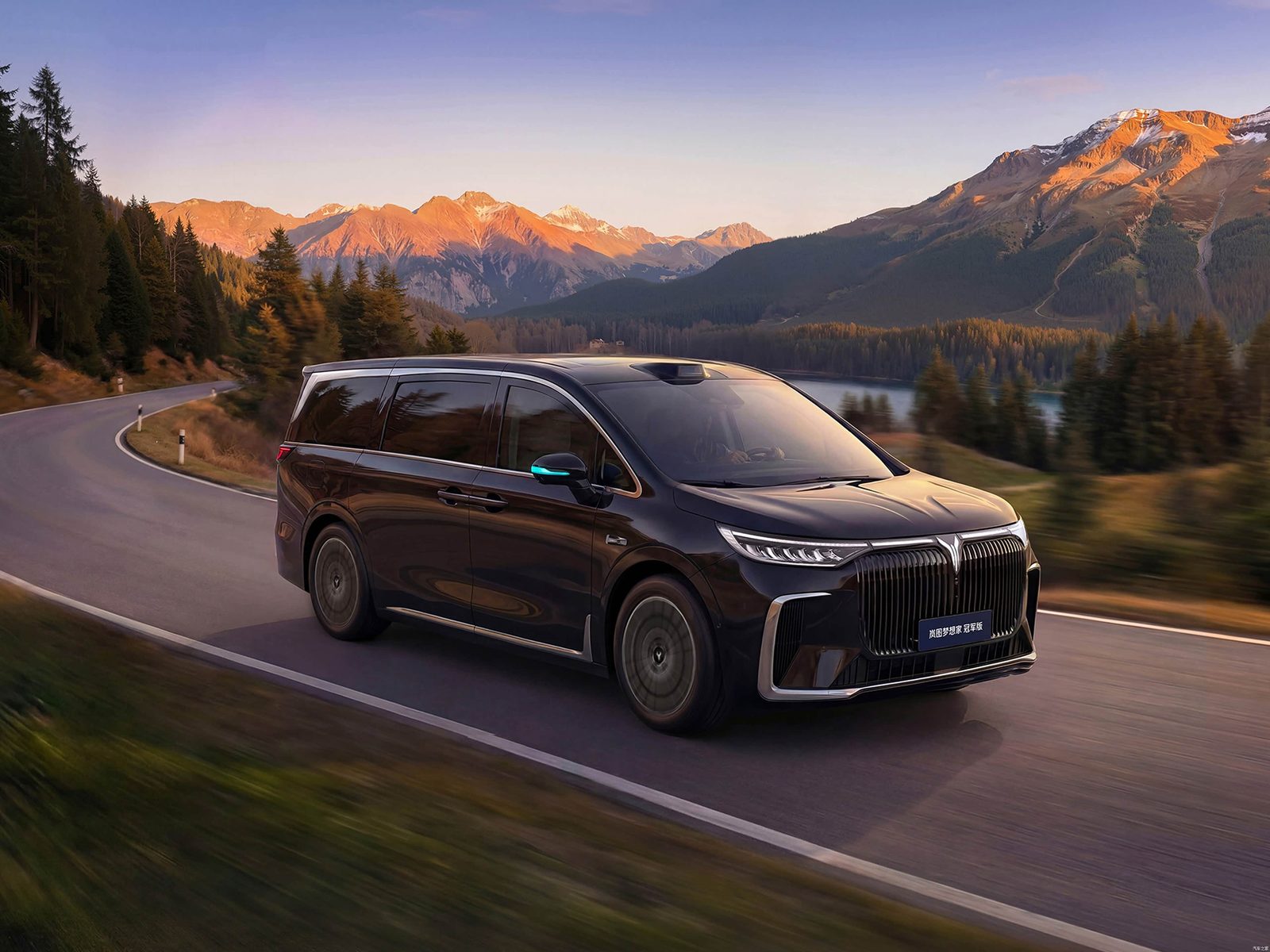 Voyah Dreamer 9 EV — экстерьер, front 3q motion, рынок China pre-sale; Dreamer 9 EV/PHEV shared body and cabin
