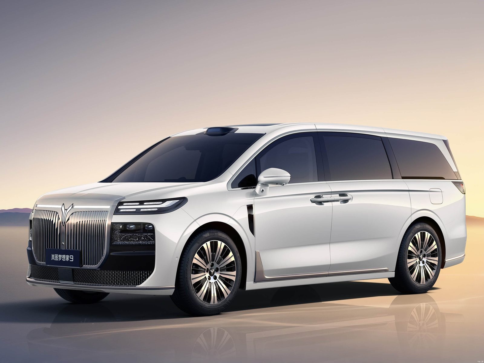 Voyah Dreamer 9 EV — экстерьер, front 3q studio, рынок China pre-sale; Dreamer 9 EV/PHEV shared body and cabin