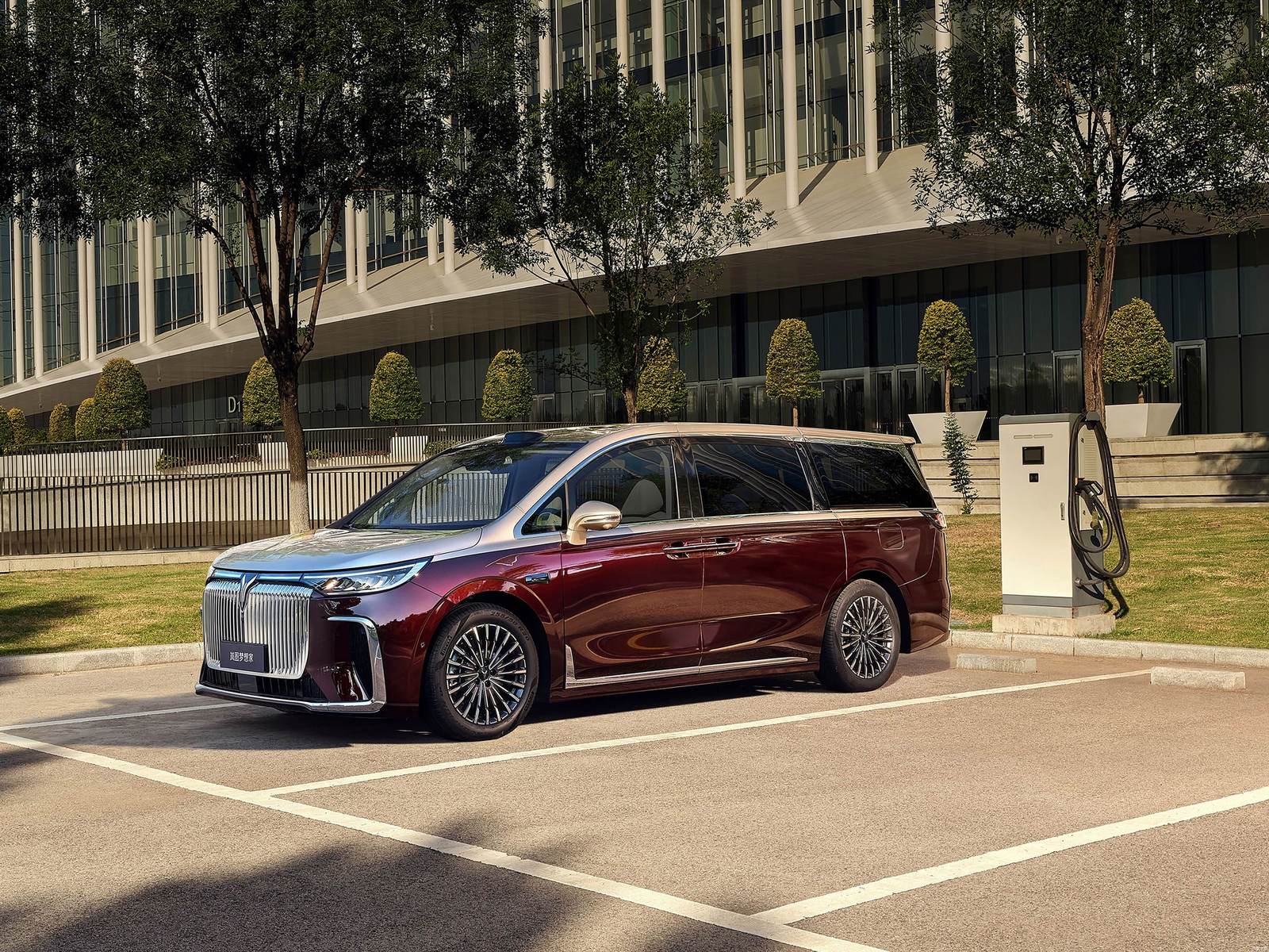 Voyah Dreamer 9 PHEV — экстерьер, charging, рынок China pre-sale; Dreamer 9 EV/PHEV shared body and cabin