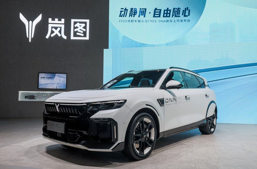 Voyah Free DNA EREV 2022 — экстерьер, launch display white, рынок China