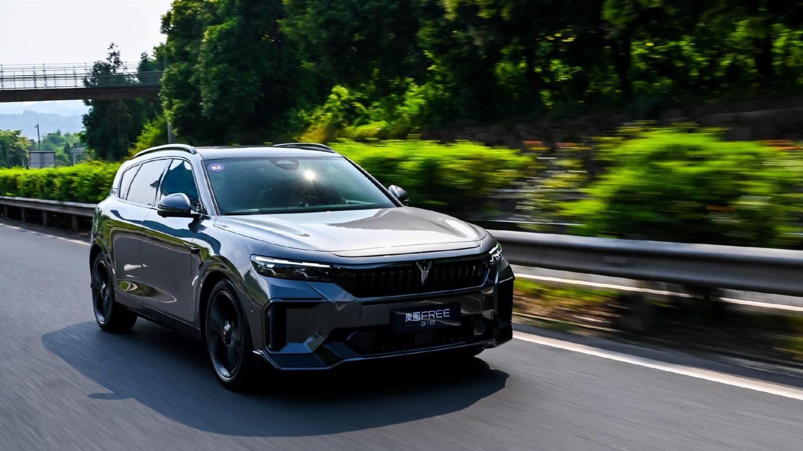 Voyah Free EV 2021 — экстерьер, road front 3q