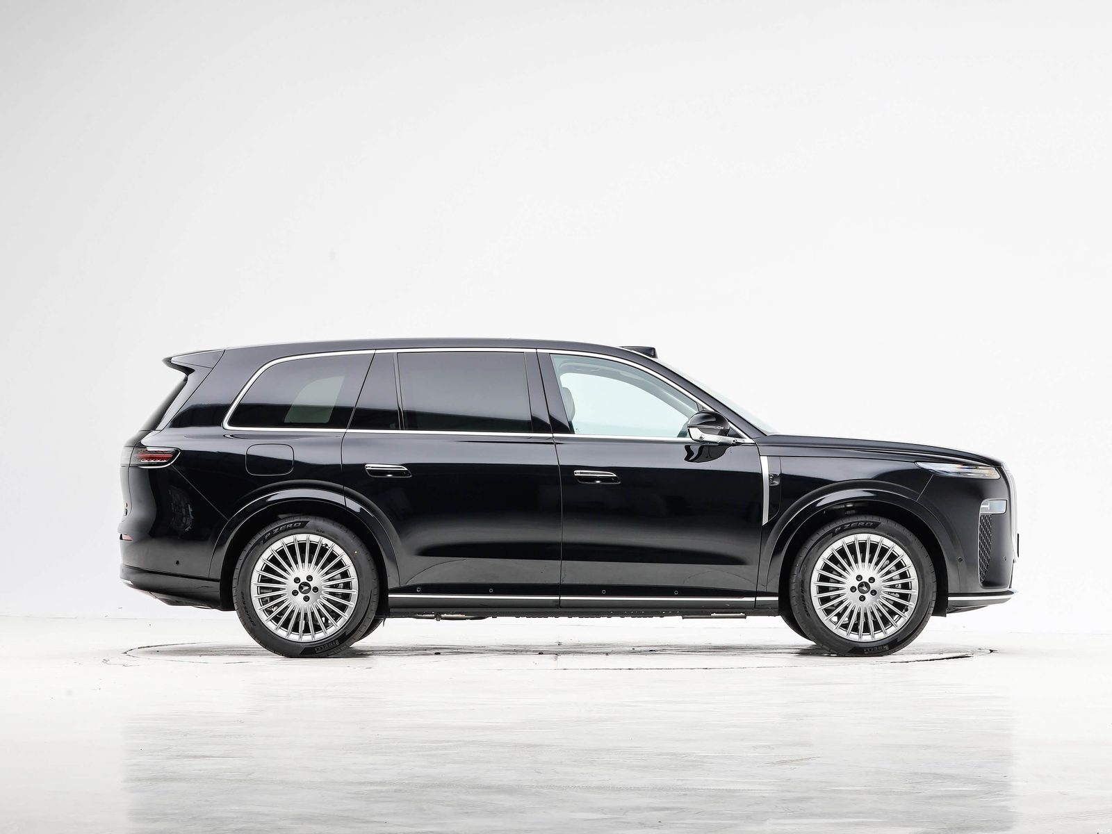 Voyah Taishan PHEV 2026 — экстерьер, rear 3q alt, рынок china_reference