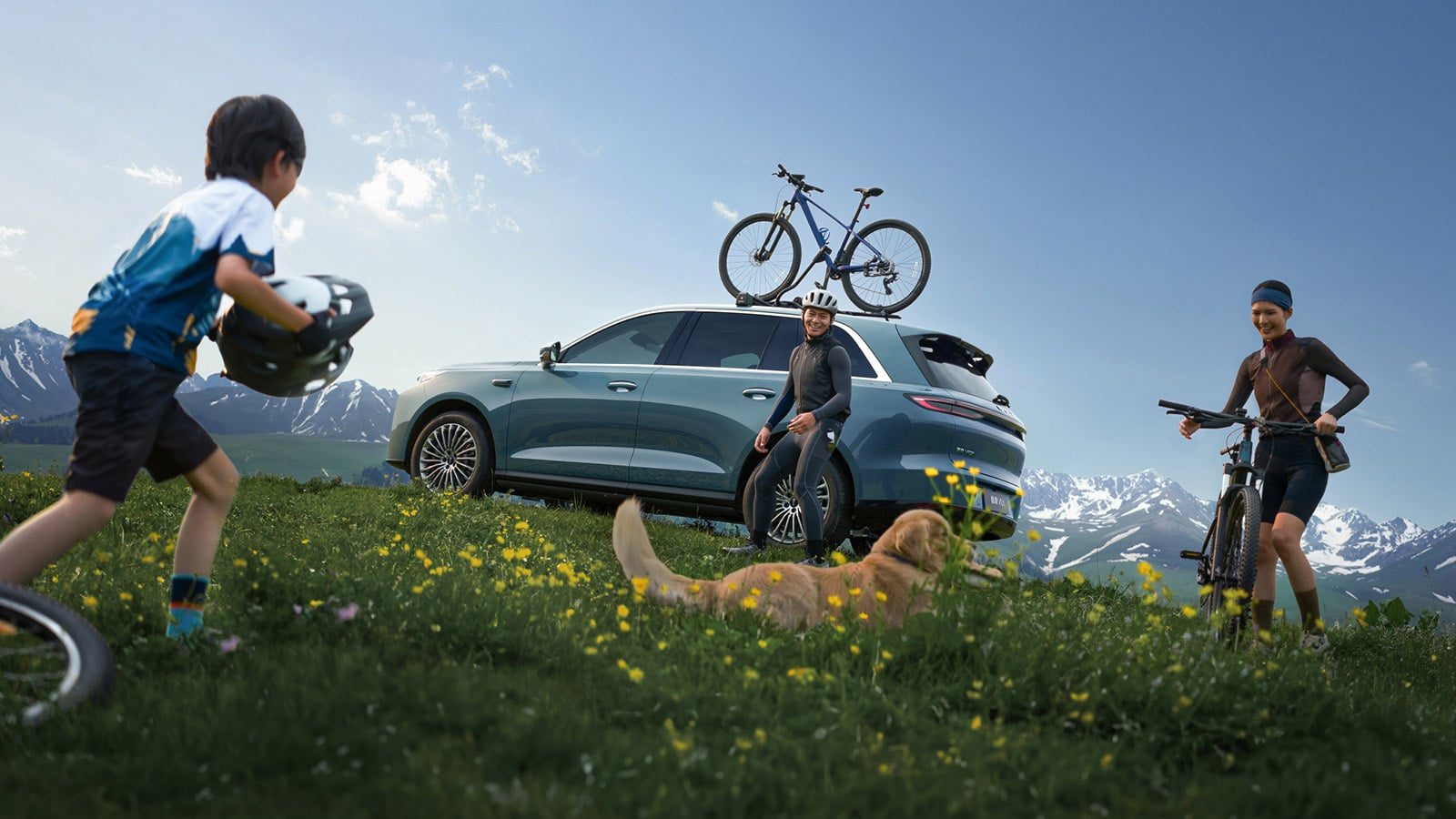 Wey V8X PHEV 2026 — экстерьер, camping roof bikes, рынок China pre-order reference