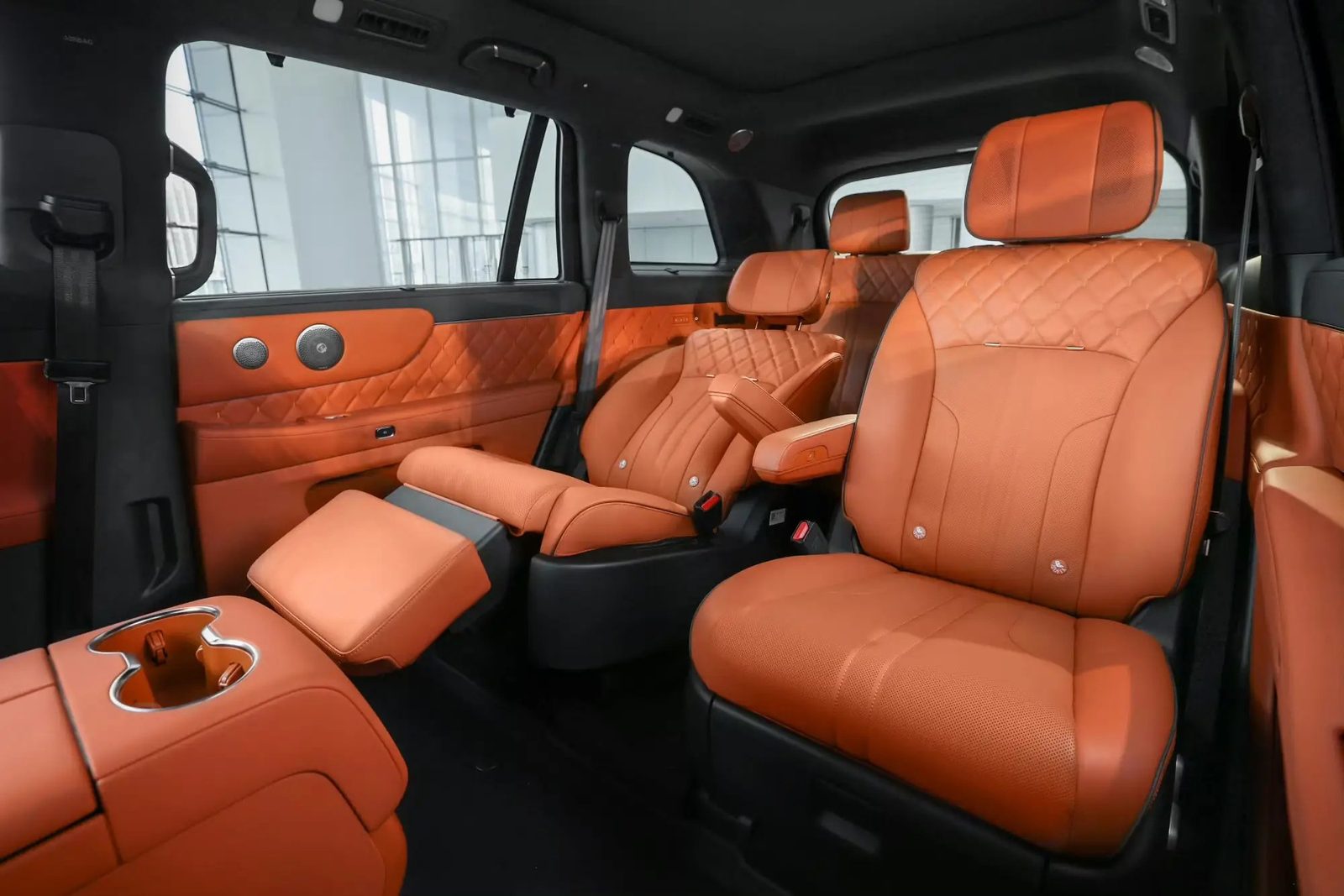 Wey V9X PHEV 2026 — интерьер, второй ряд сидений, рынок internal_mvp