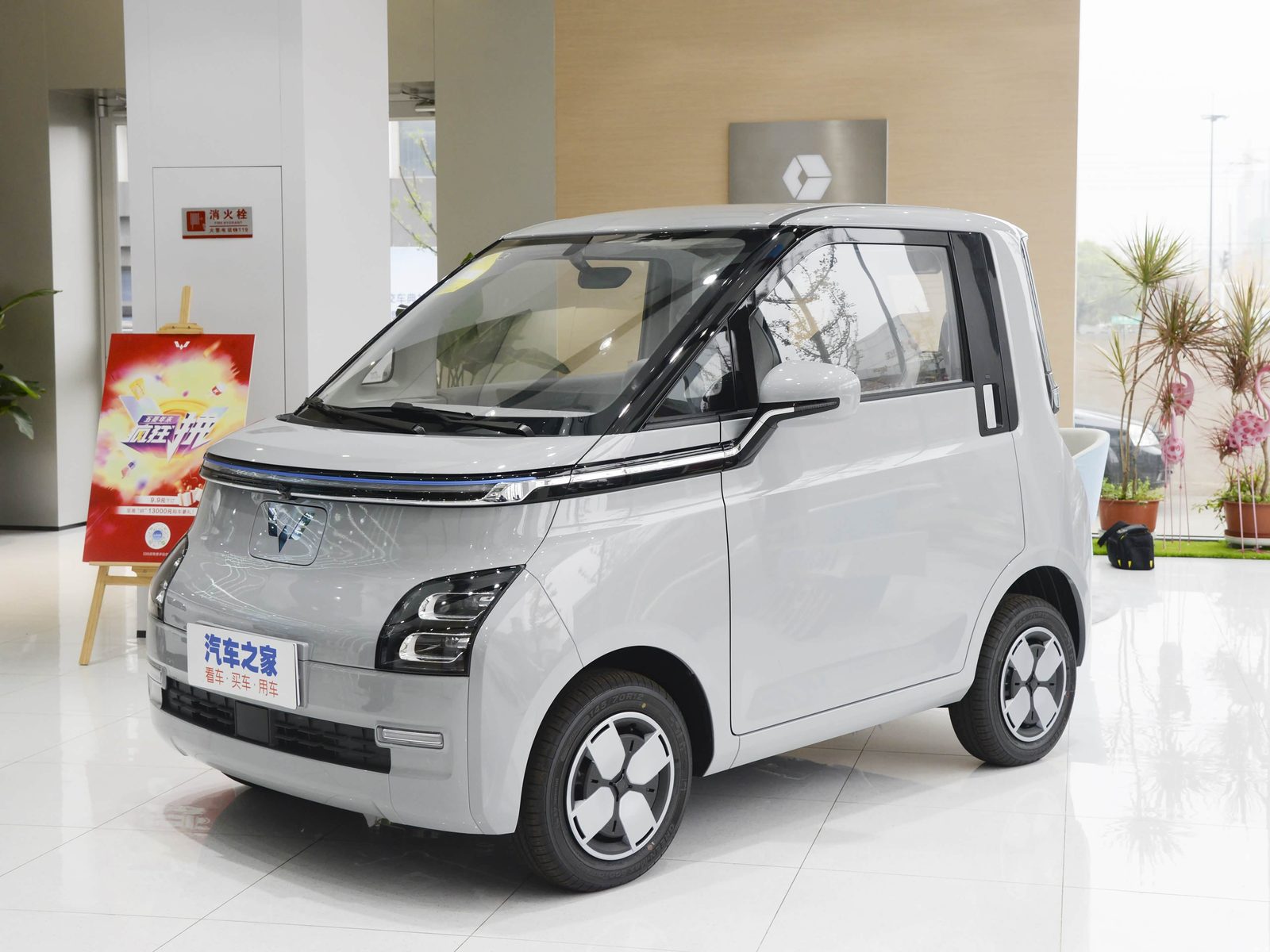 Wuling Air ev 2023 — экстерьер, вид спереди 3/4, рынок China