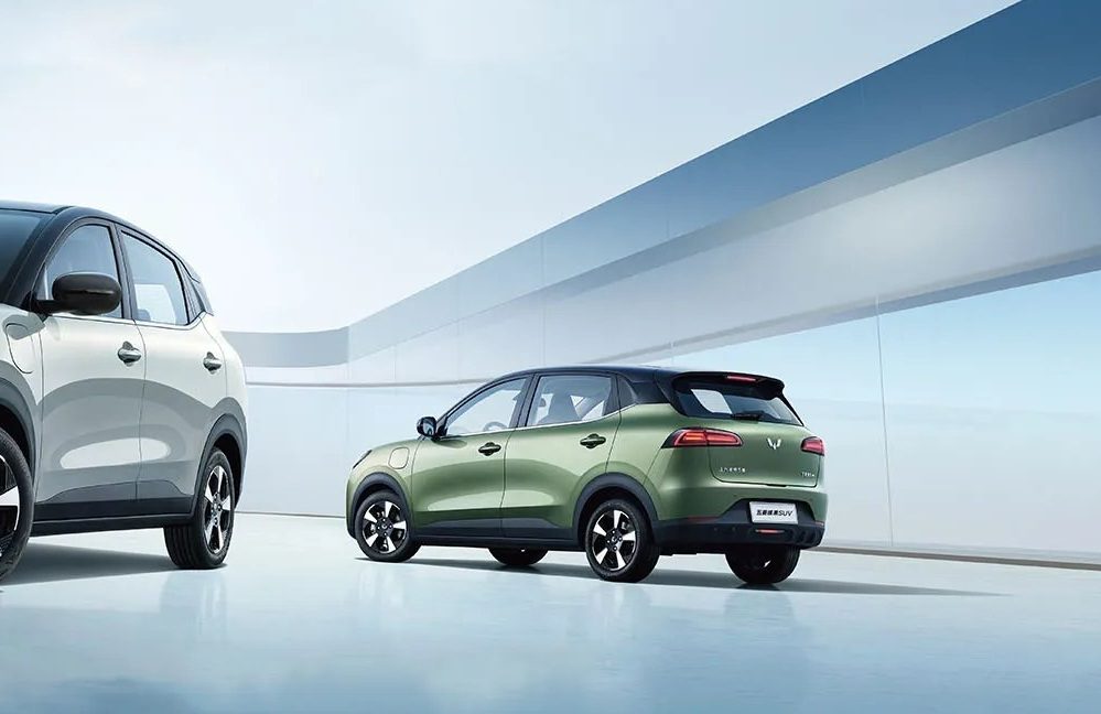 Wuling Bingo 2023 — экстерьер, side rear lifestyle, рынок internal_mvp