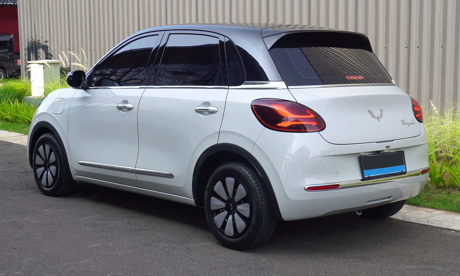 Wuling Bingo 2023 — экстерьер, rear 3q road, рынок China / Indonesia model reference