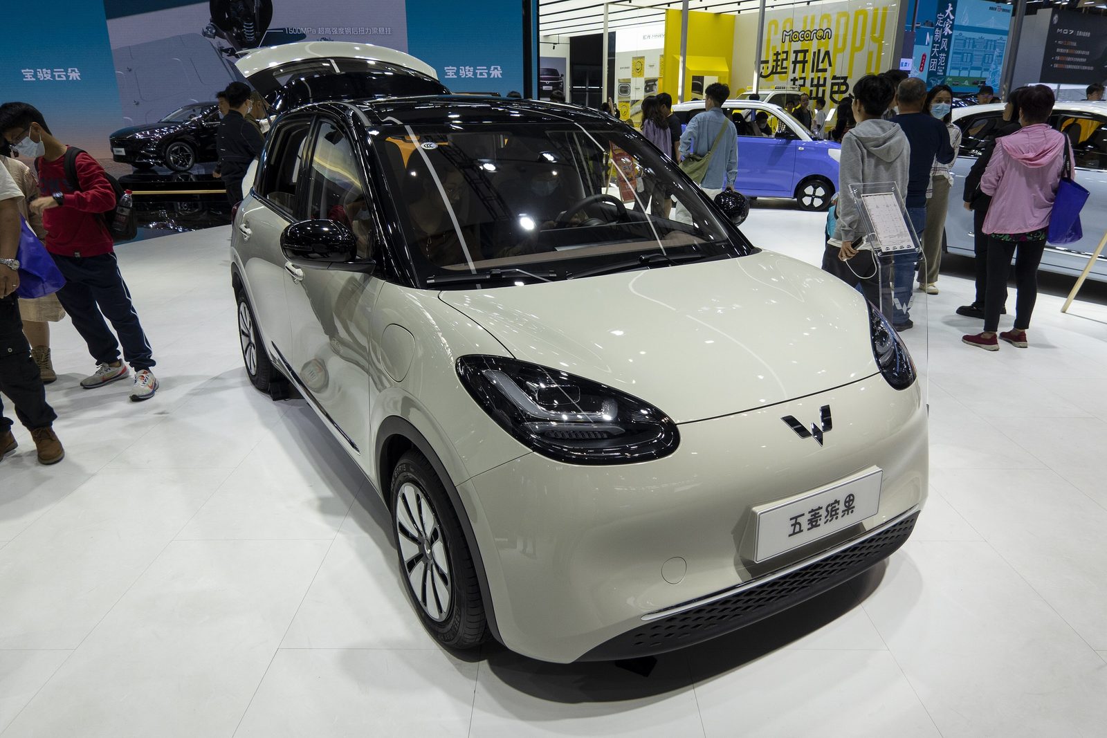 Wuling Bingo 2023 — экстерьер, front 3q auto show, рынок China / Indonesia model reference