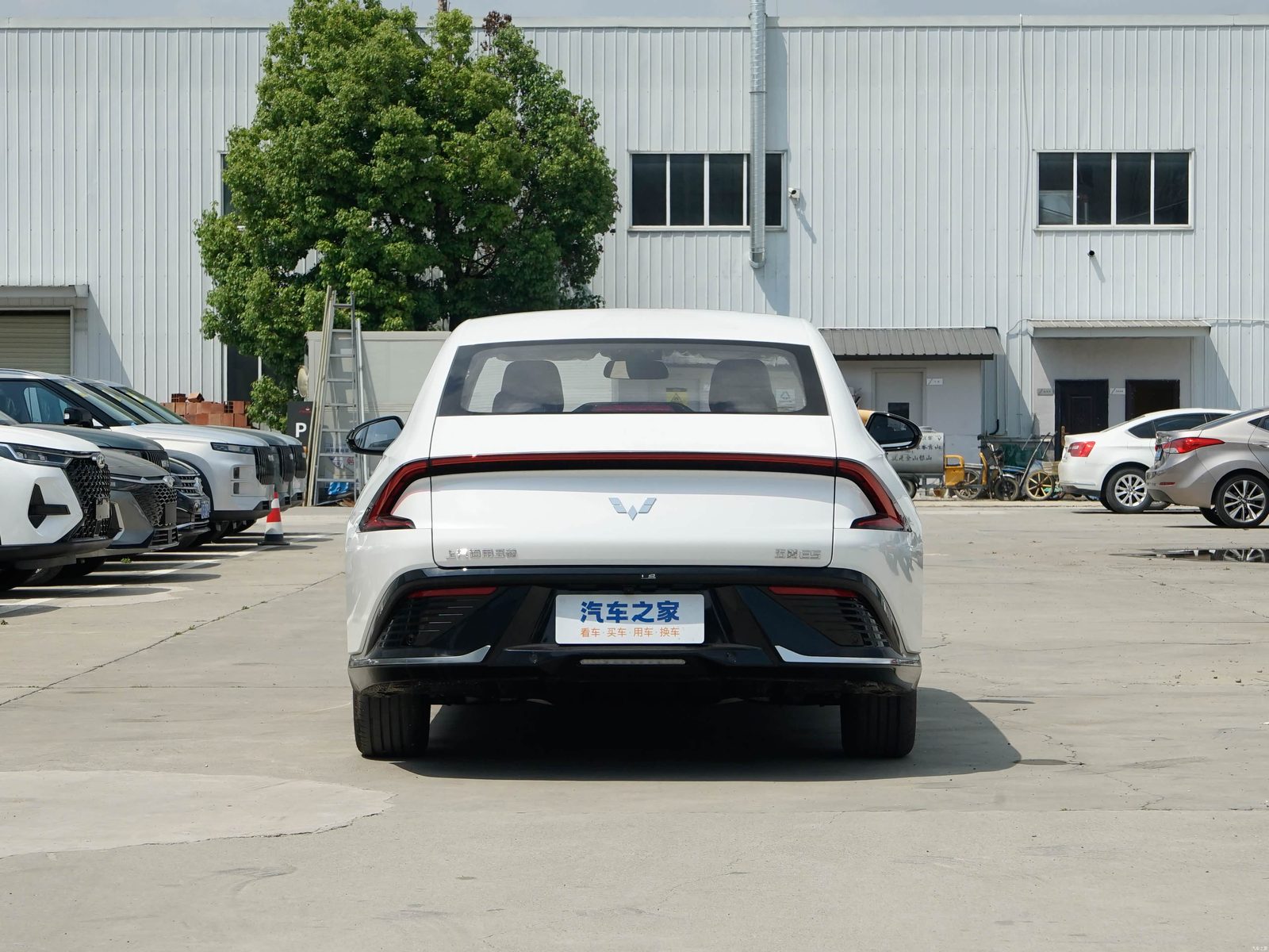 Wuling E5 2024 — экстерьер, вид сзади, рынок China