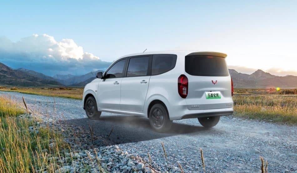 Wuling Hongguang EREV 2025 — экстерьер, rear 3q gravel, рынок China / commercial import