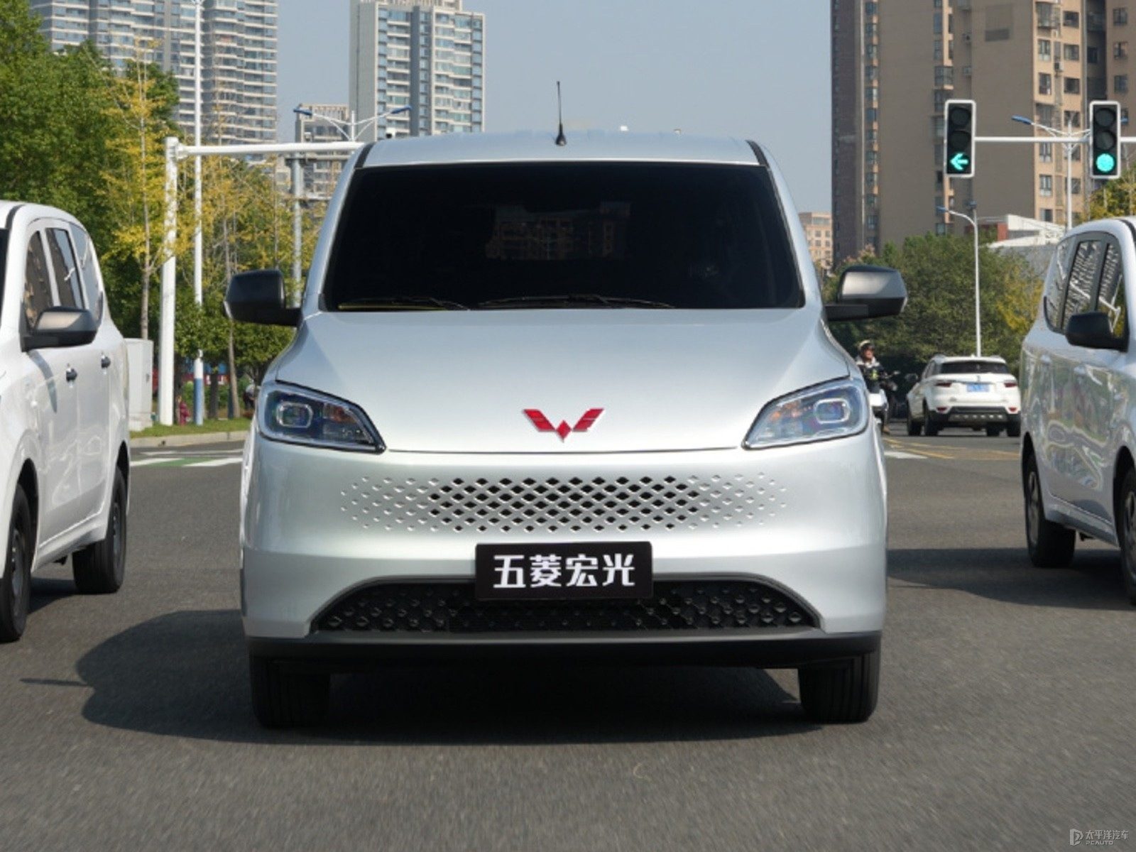 Wuling Hongguang EREV 2025 — экстерьер, front live, рынок China / commercial import