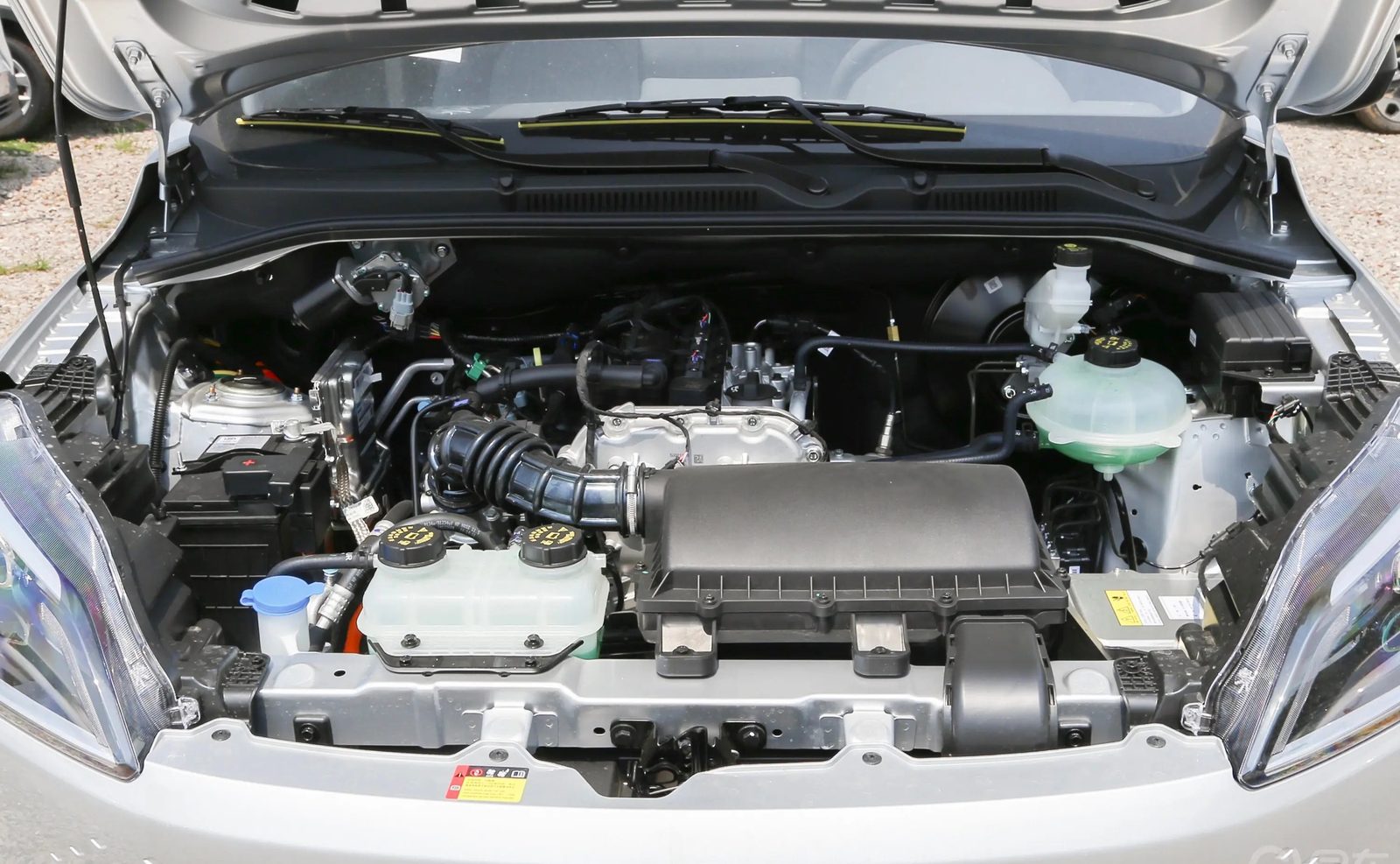 Wuling Hongguang EREV 2025 — экстерьер, range extender engine bay, рынок China / commercial import
