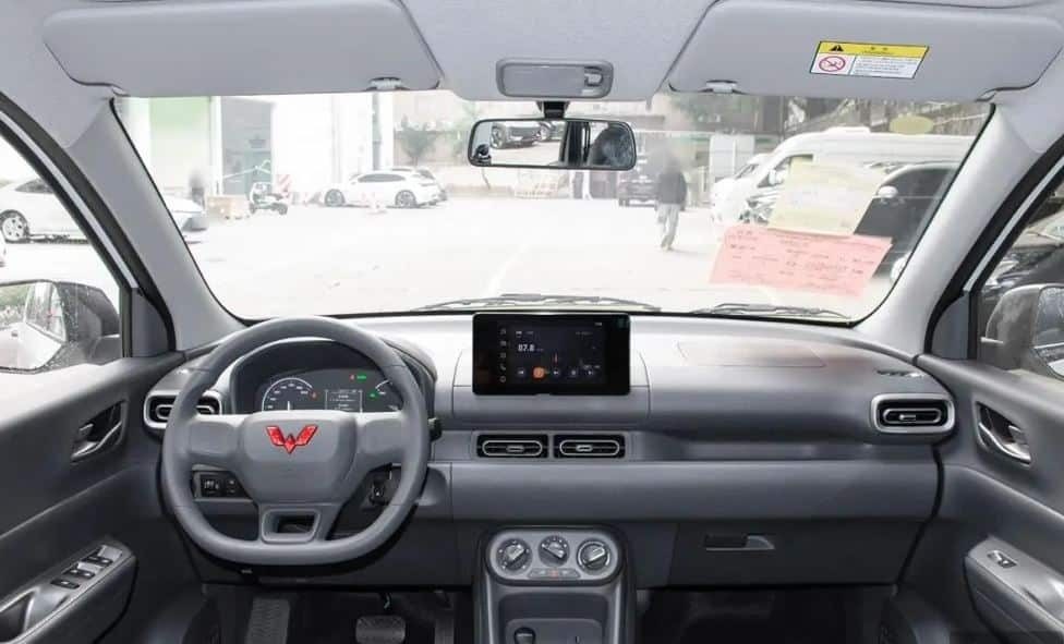 Wuling Hongguang EREV 2025 — интерьер, dashboard live, рынок China / commercial import