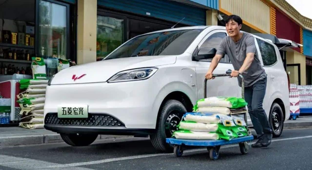 Wuling Hongguang EV 2025 — экстерьер, utility loading, рынок China / commercial import