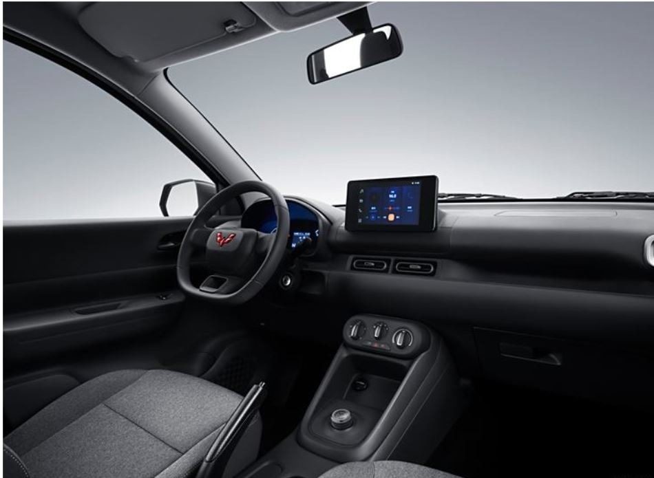 Wuling Hongguang EV 2025 — главное фото модели, интерьер, передняя панель, рынок China / commercial import