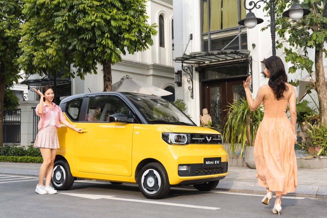 Wuling Hongguang Mini EV 2026 — экстерьер, lifestyle front 3q, рынок export/vietnam