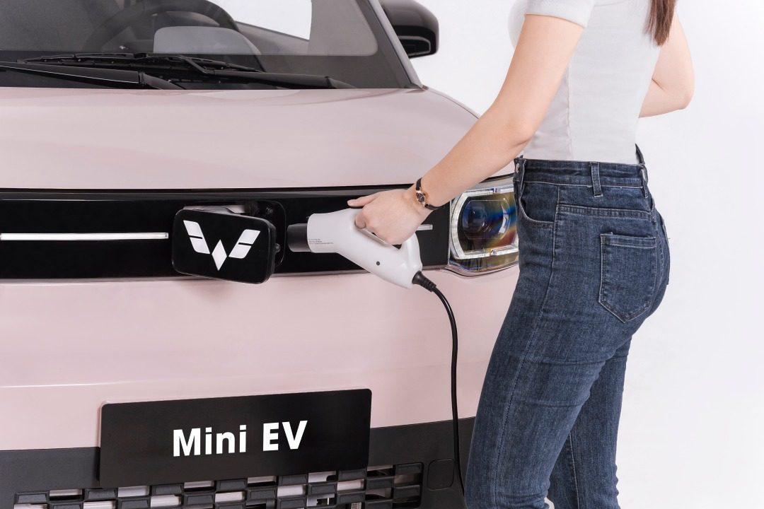 Wuling Hongguang Mini EV 2026 — экстерьер, зарядный порт, рынок export/vietnam