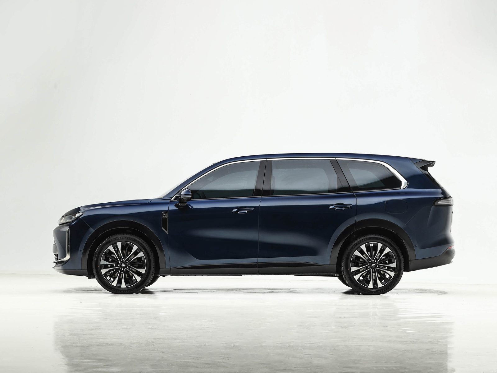 Wuling Huajing S PHEV 2026 — экстерьер, вид сбоку, рынок China