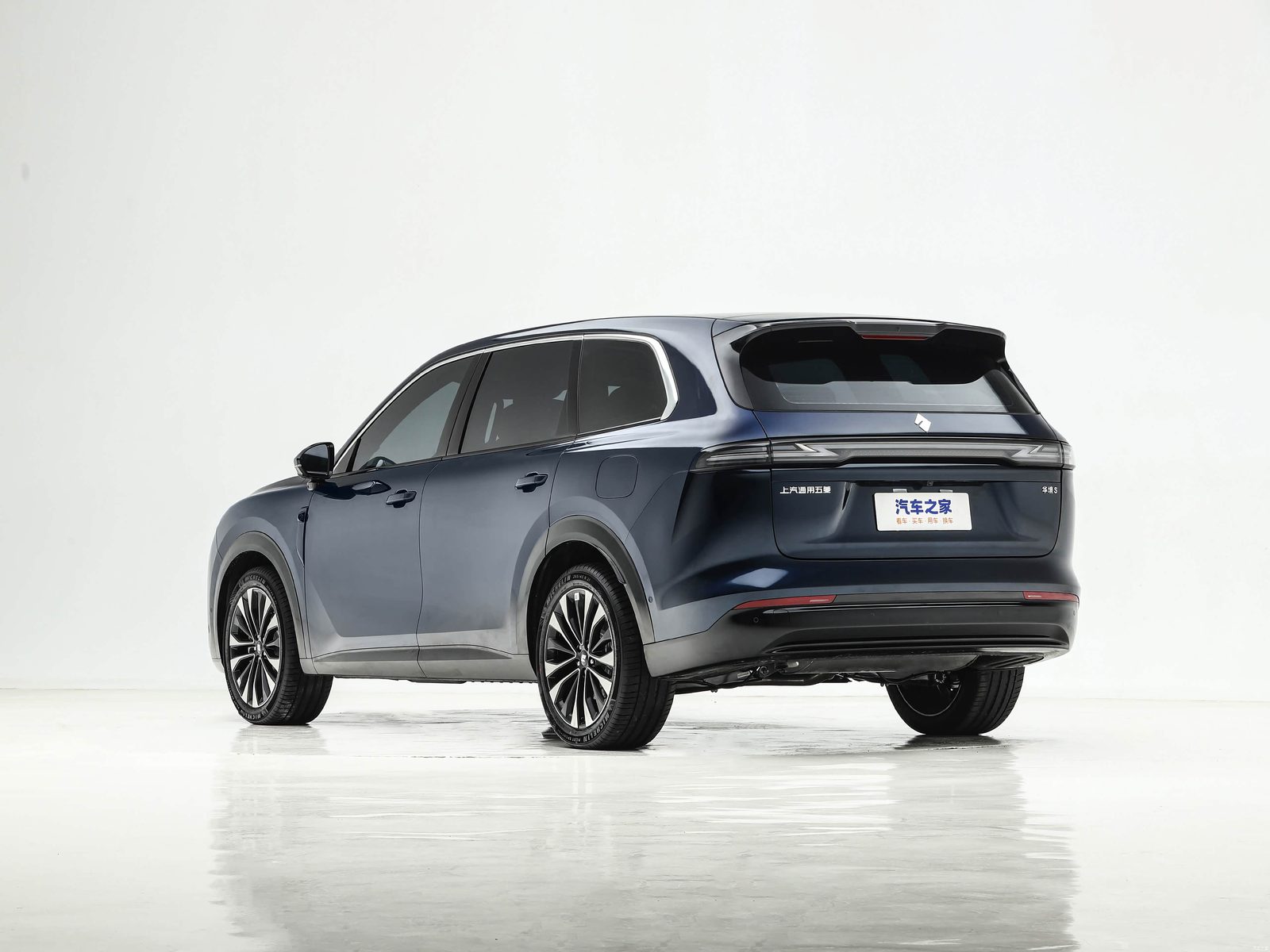Wuling Huajing S PHEV 2026 — экстерьер, вид сзади 3/4, рынок China