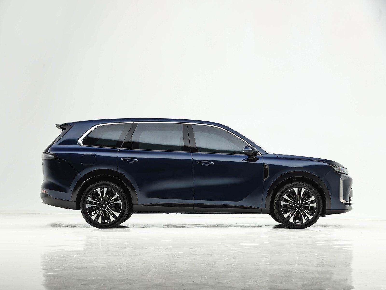 Wuling Huajing S PHEV 2026 — экстерьер, вид сбоку, рынок China