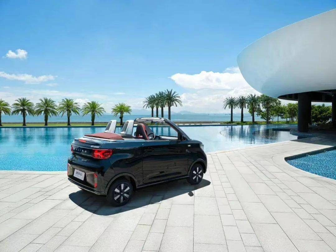 Wuling Mini EV Cabrio 2022 — экстерьер, вид сзади 3/4, рынок internal_mvp