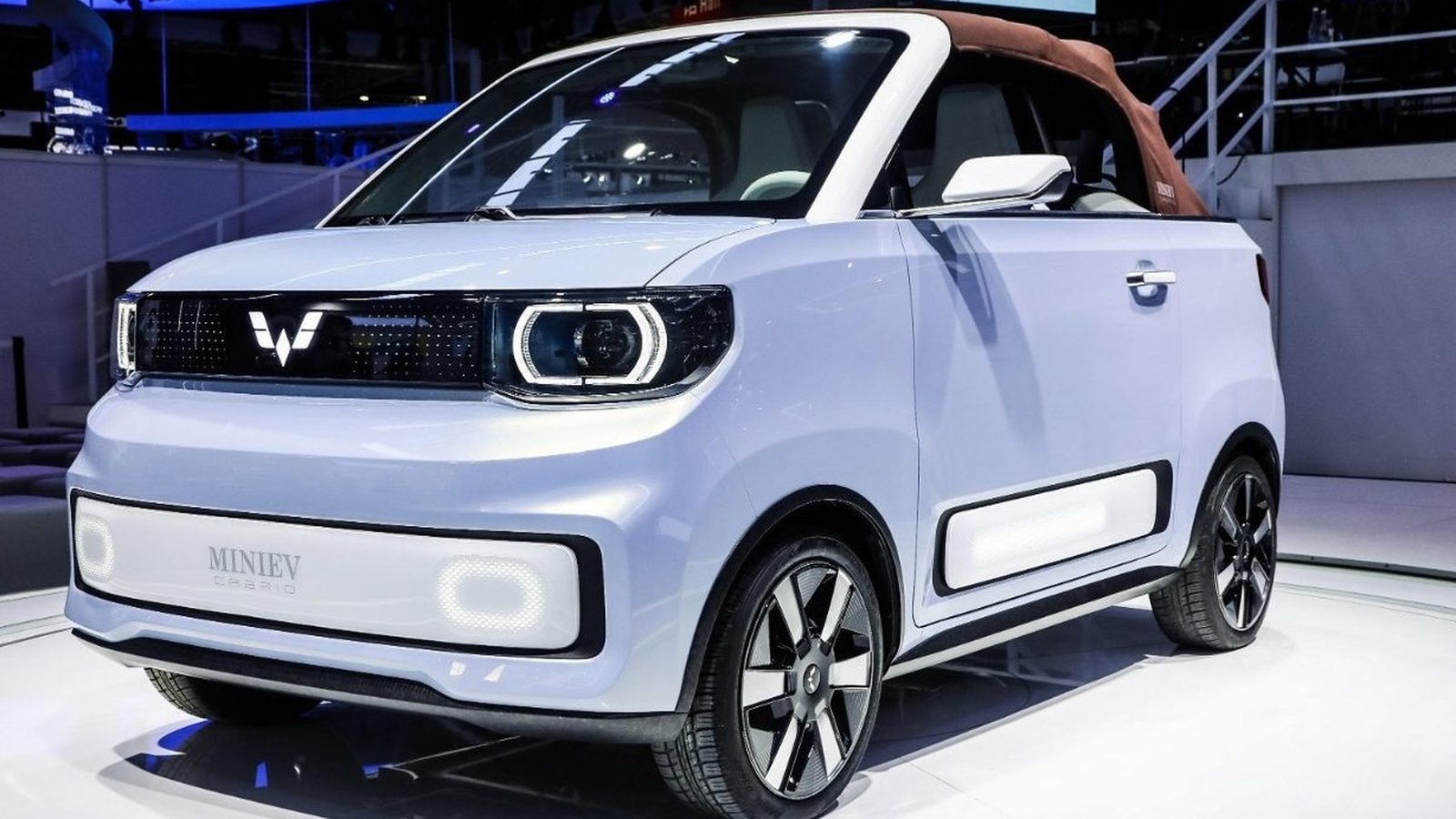 Wuling Mini EV Cabrio 2022 — экстерьер, front three quarter tight