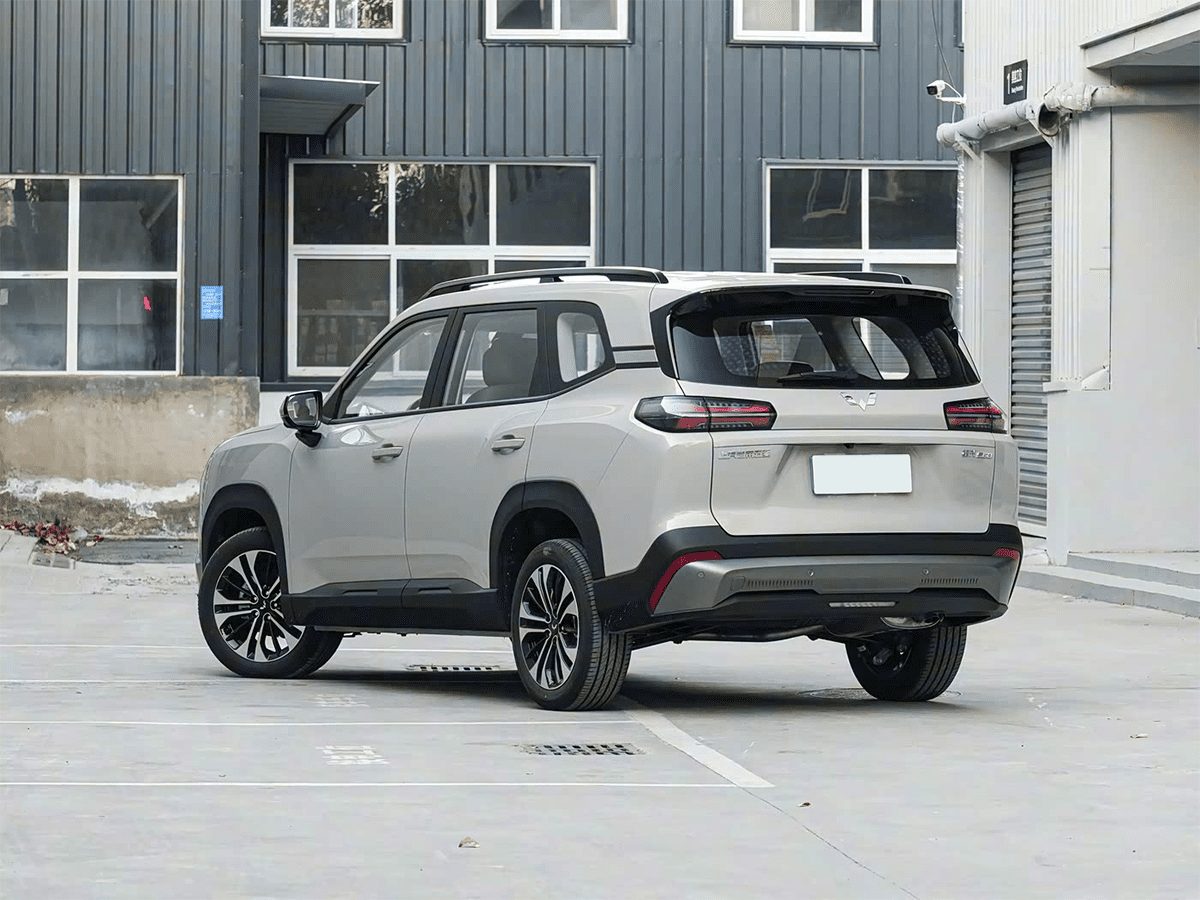 Wuling Starlight 560 PHEV 2026 — экстерьер, вид сзади 3/4, рынок China/export_reference