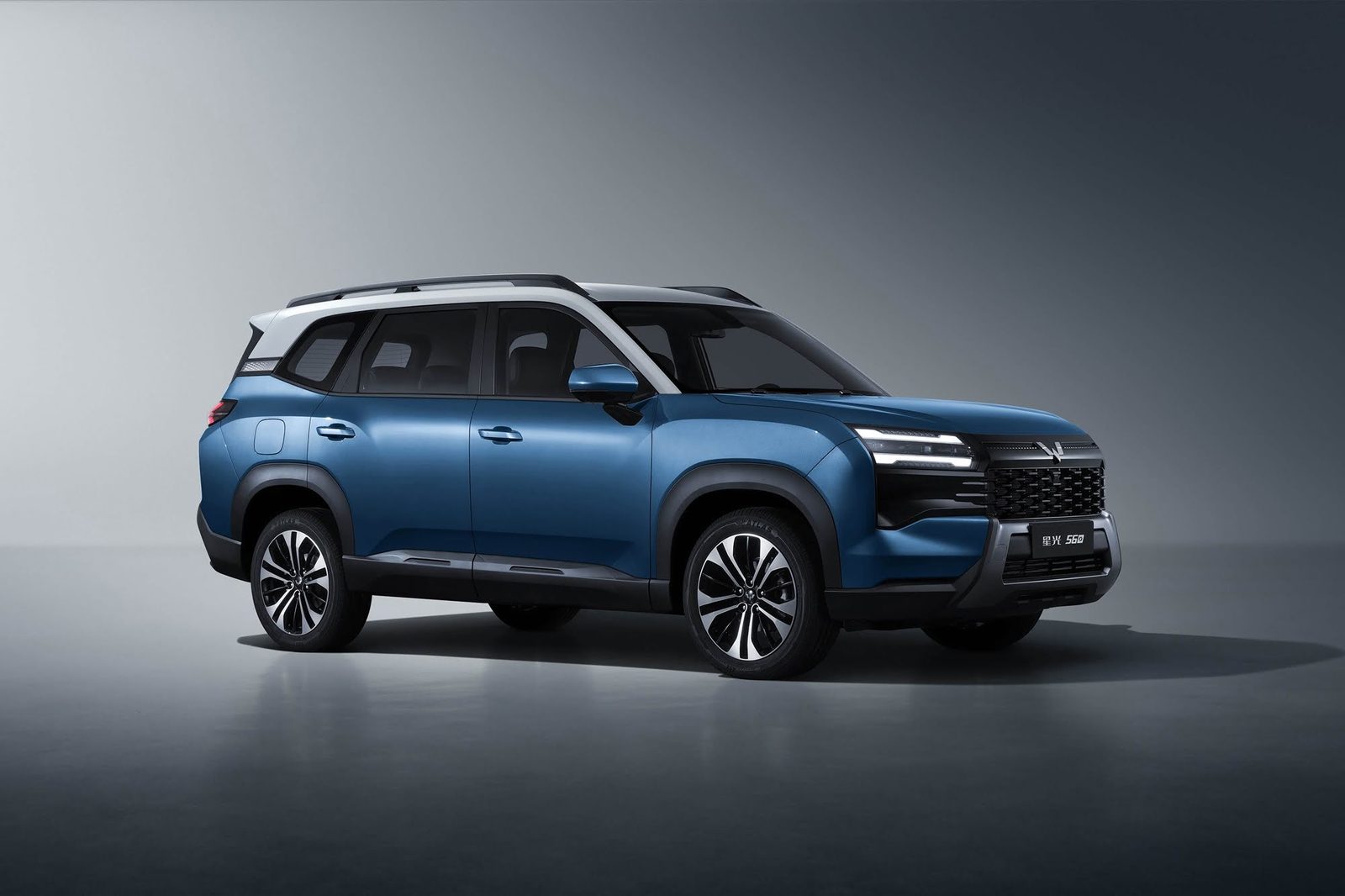 Wuling Starlight 560 EV 2026 — главное фото модели, экстерьер, вид спереди 3/4, рынок internal_mvp