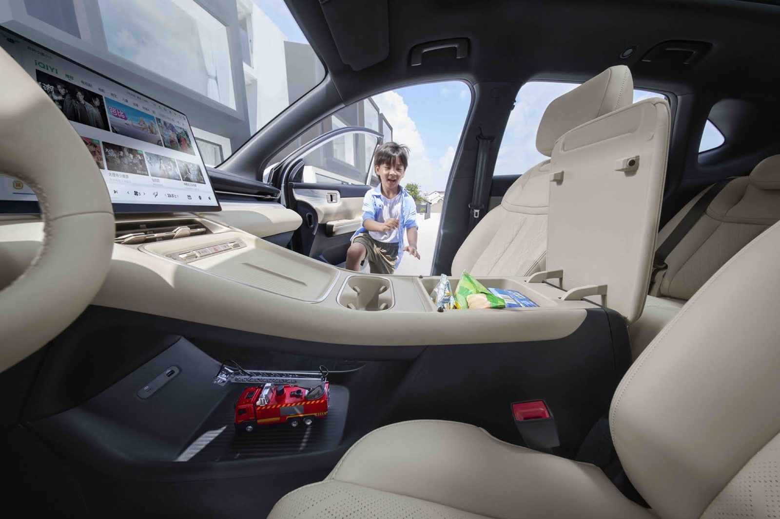 Wuling Starlight EV 2024 — интерьер, второй ряд сидений, рынок internal_mvp