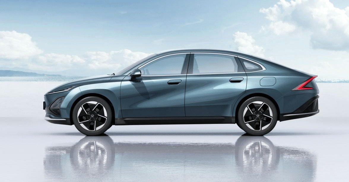 Wuling Starlight PHEV 2023 — экстерьер, вид сбоку