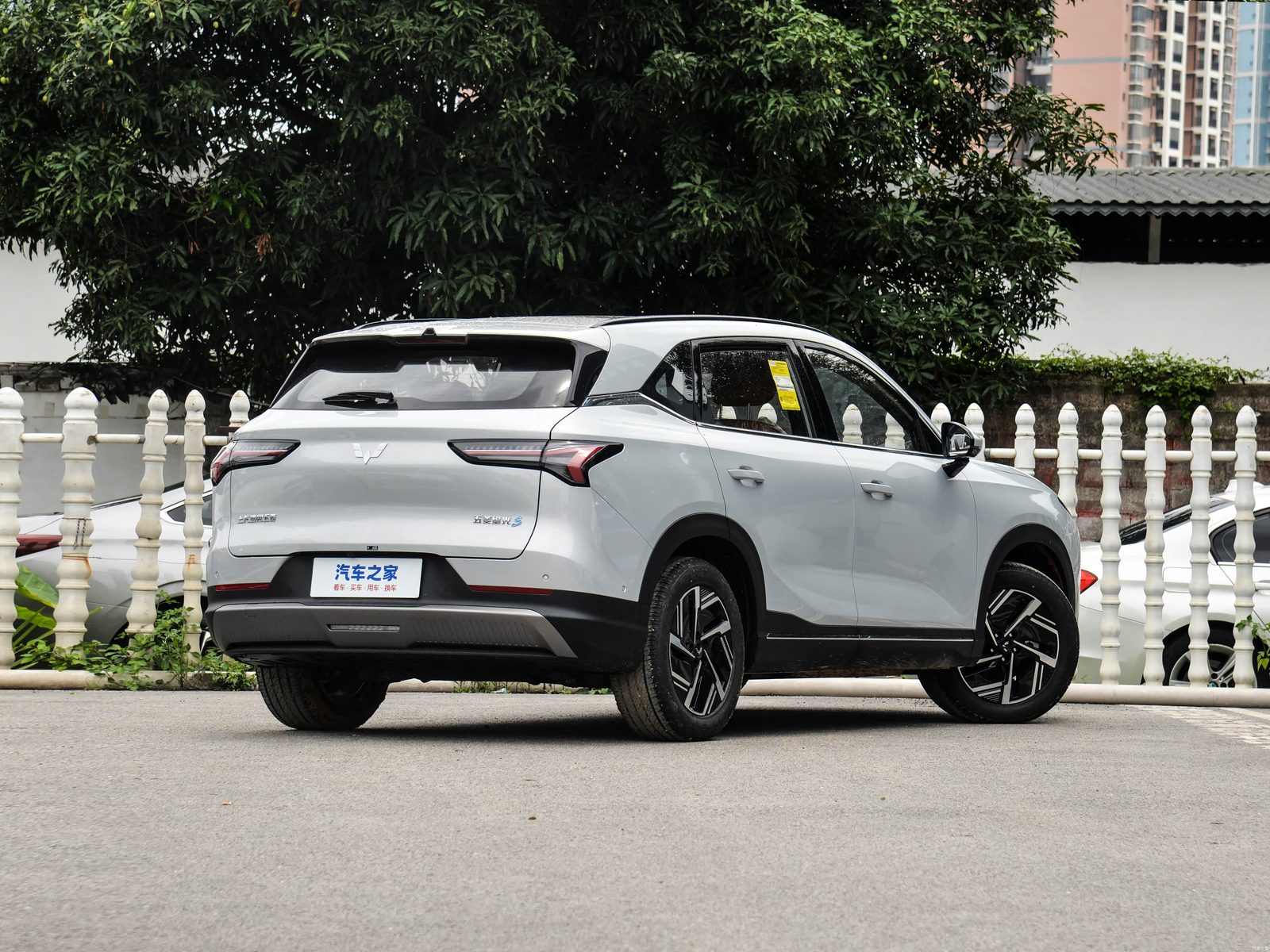 Wuling Starlight S EV 2025 — экстерьер, вид сзади 3/4, рынок China