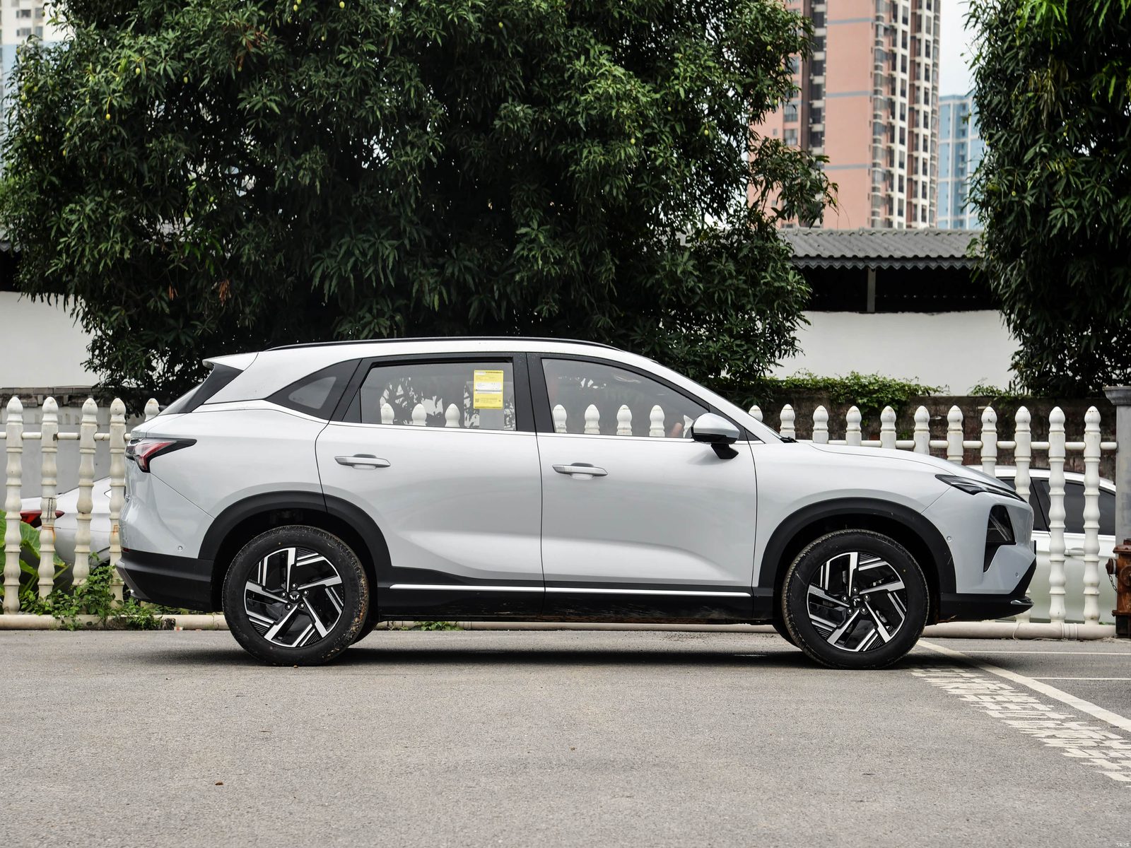 Wuling Starlight S EV 2025 — экстерьер, вид сбоку, рынок China