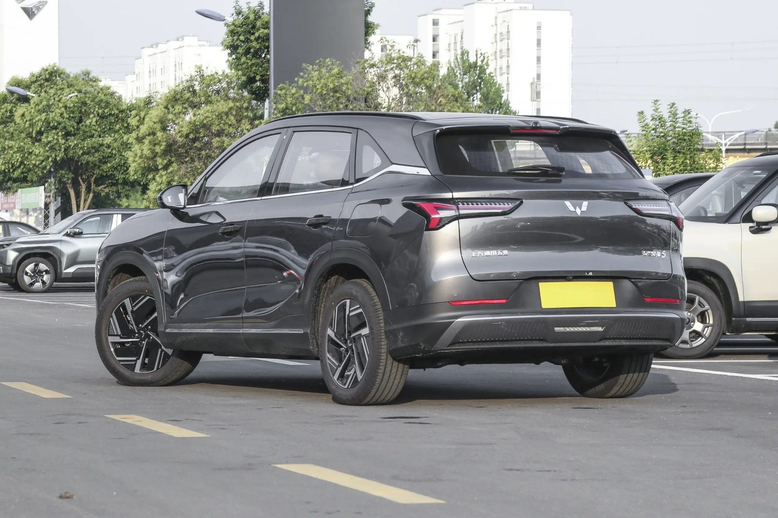 Wuling Starlight S PHEV 2024 — экстерьер, вид сзади 3/4, рынок internal_mvp
