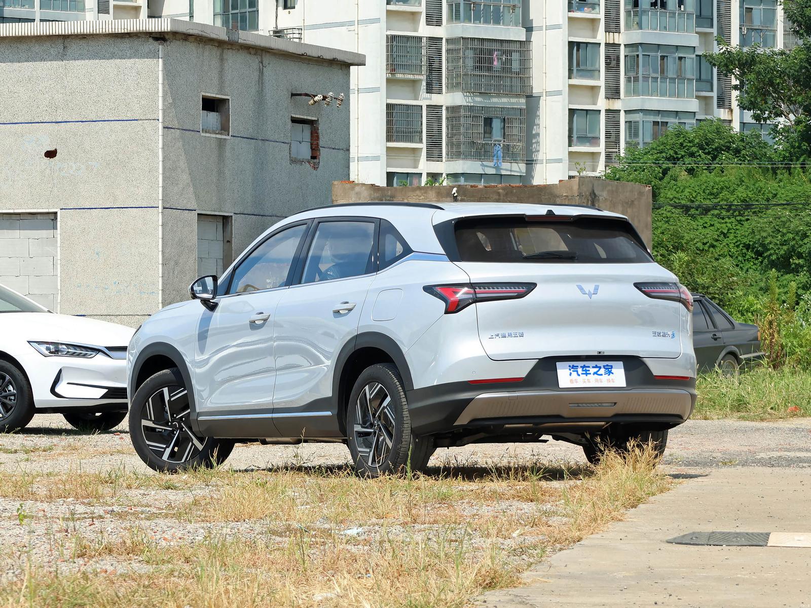 Wuling Starlight S PHEV 2025 — экстерьер, вид сзади 3/4, рынок China