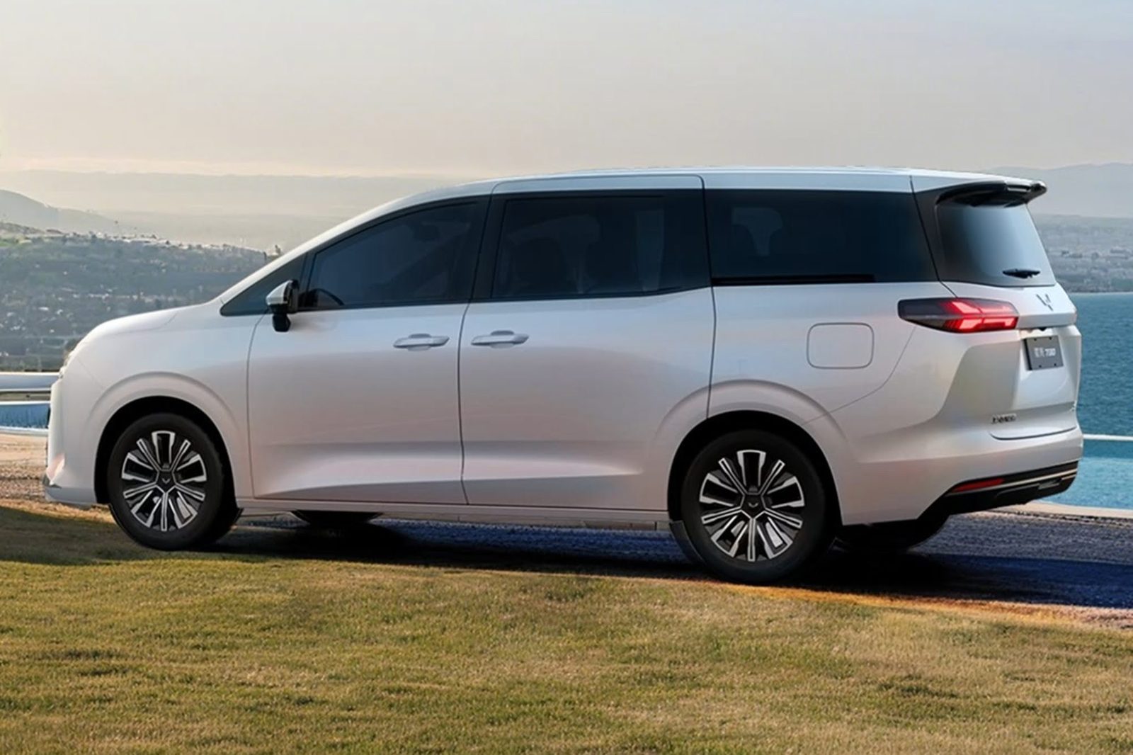 Wuling 730 PHEV 2026 — экстерьер, вид сбоку