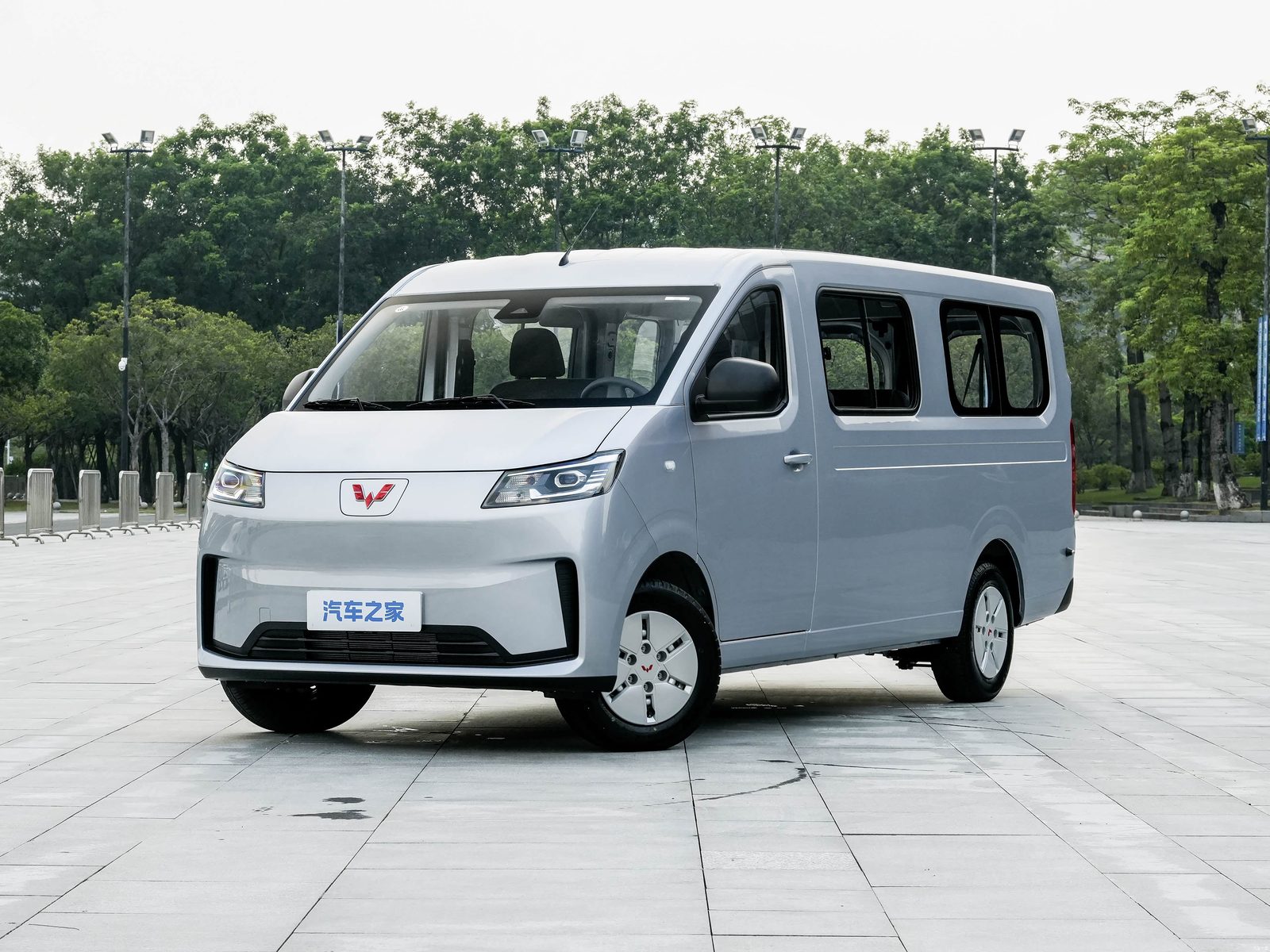 Wuling Yangguang L EV