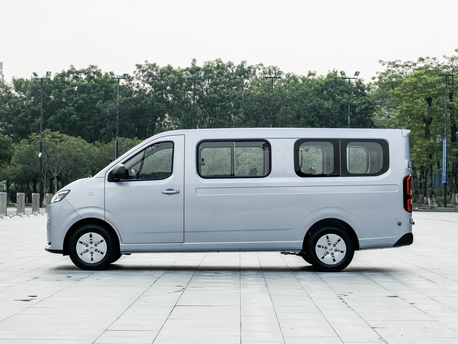 Wuling Yangguang L EV 2026 — экстерьер, side profile, рынок China