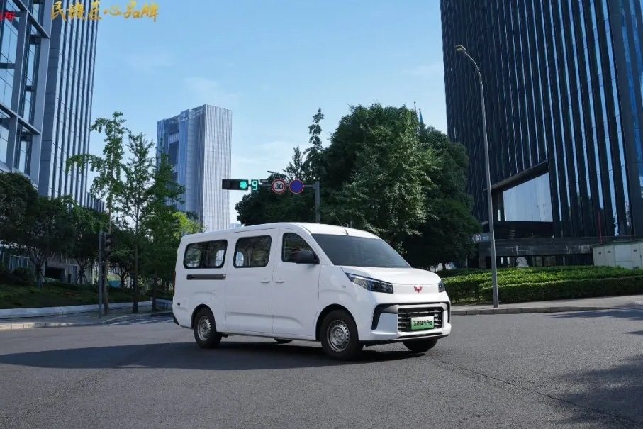 Wuling Yangguang Pro EREV — экстерьер, road tight, рынок China