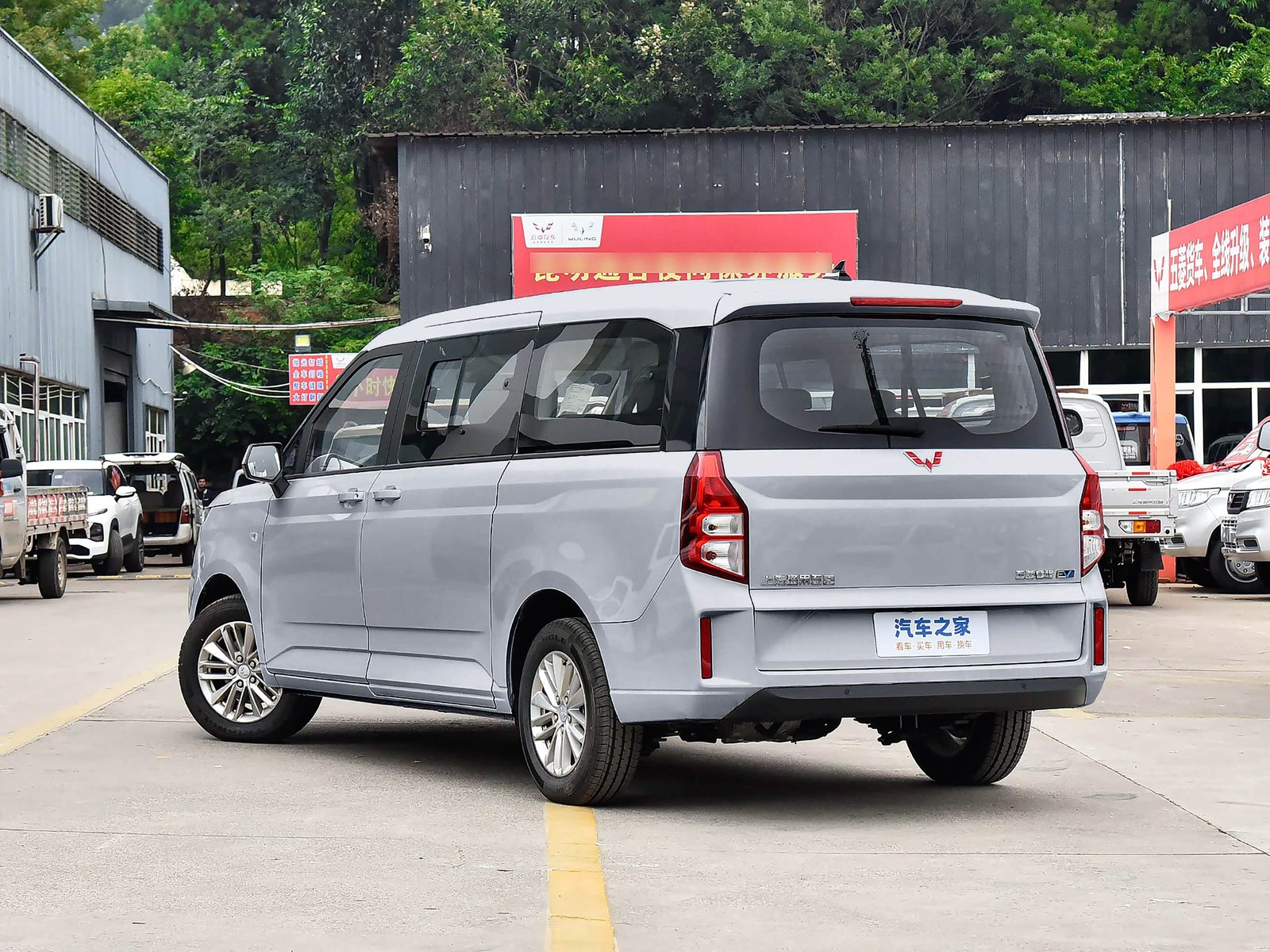 Wuling Zhengcheng EV 2023 — экстерьер, вид сзади 3/4, рынок China