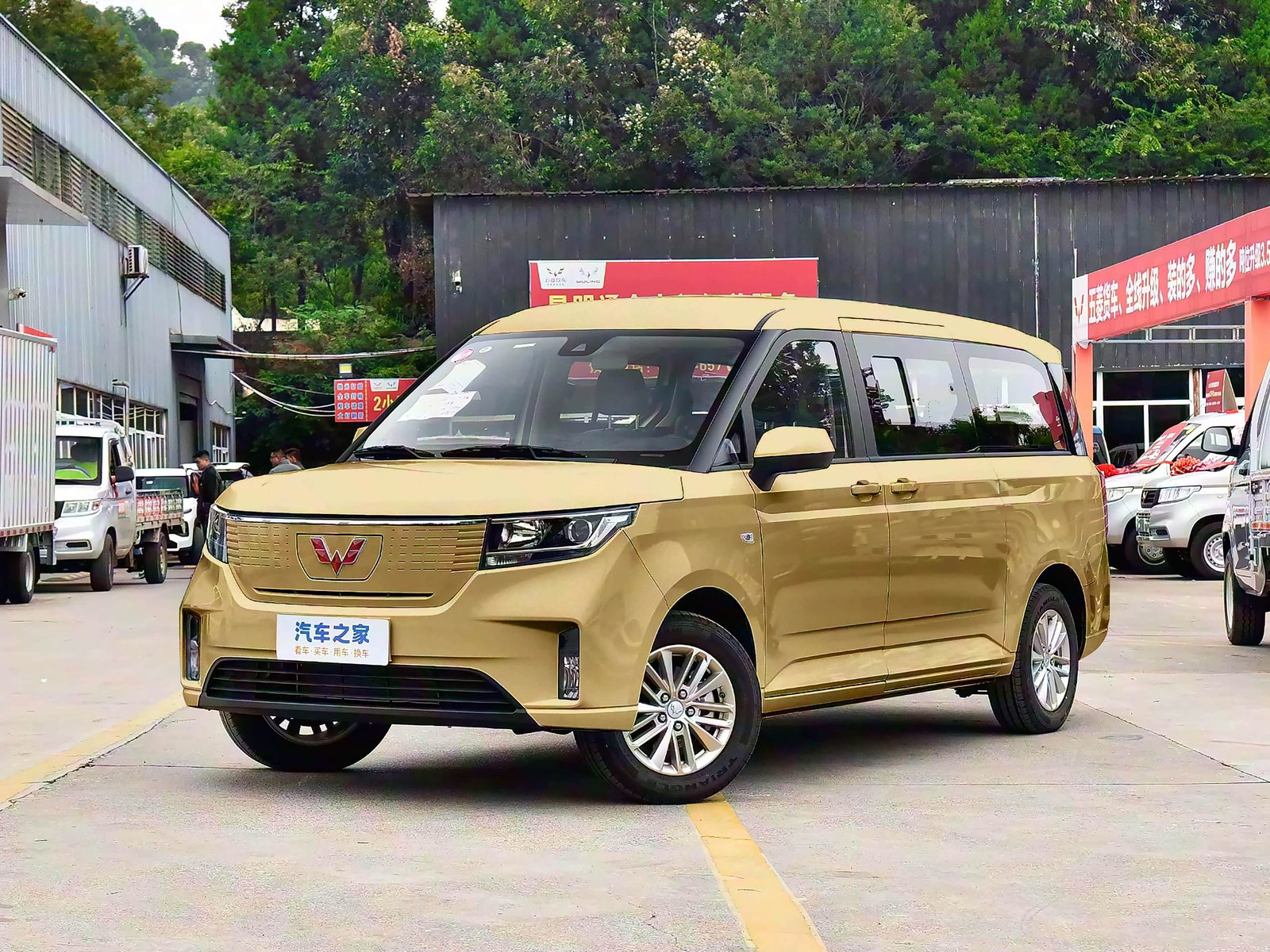 Wuling Zhengcheng EV 2023 — экстерьер, вид спереди 3/4, рынок China