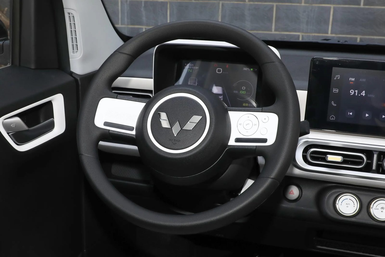 Wuling Zhengcheng EV 2024 — интерьер, второй ряд сидений, рынок internal_mvp