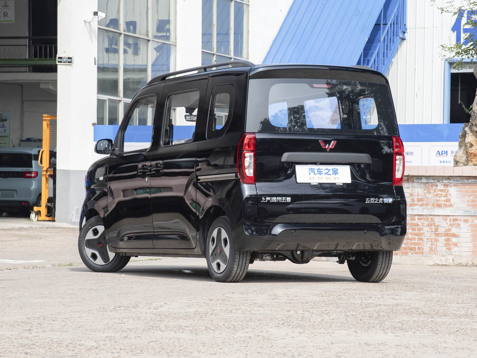 Wuling Zhiguang EV 2025 — экстерьер, вид сзади 3/4, рынок China