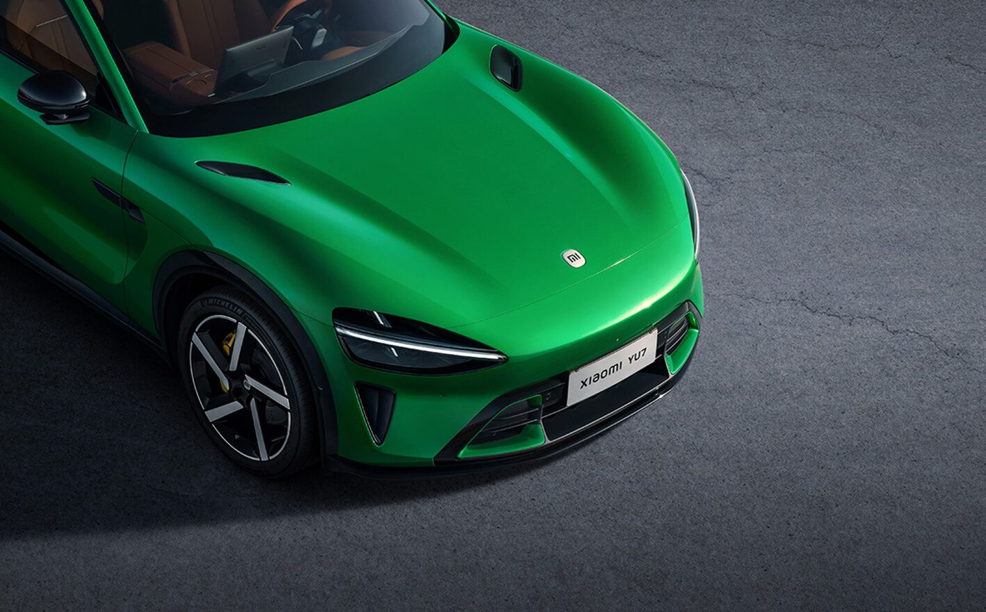 Xiaomi YU7 2025 — экстерьер, top 3q, цвет Emerald Green, рынок China