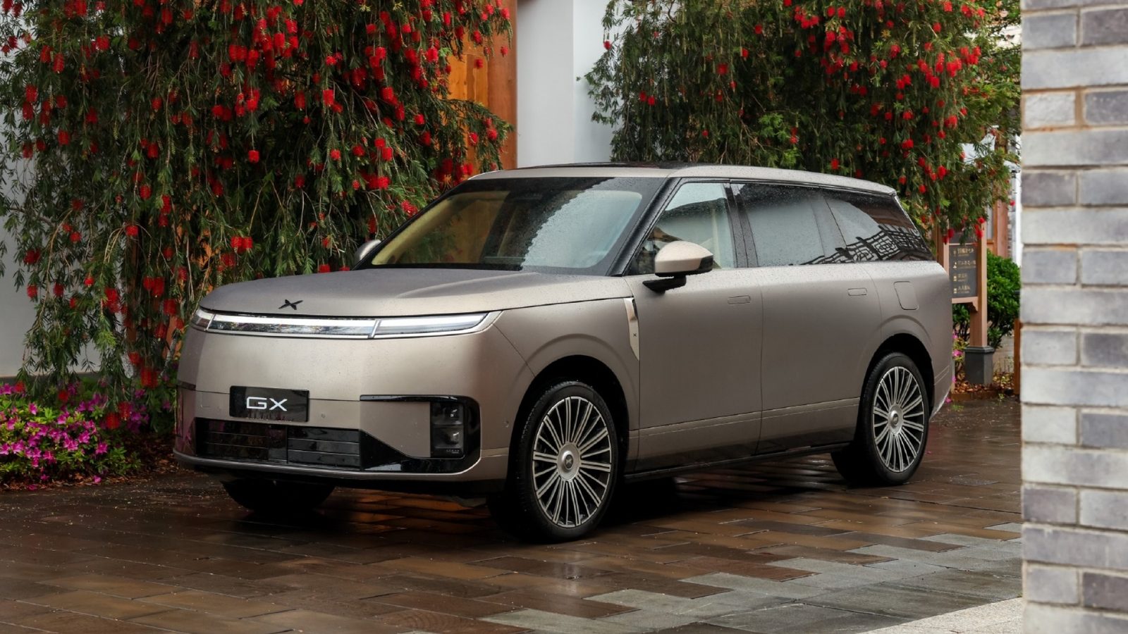 XPeng GX EV 2026 — экстерьер, front 3q wet street, рынок China / official launch