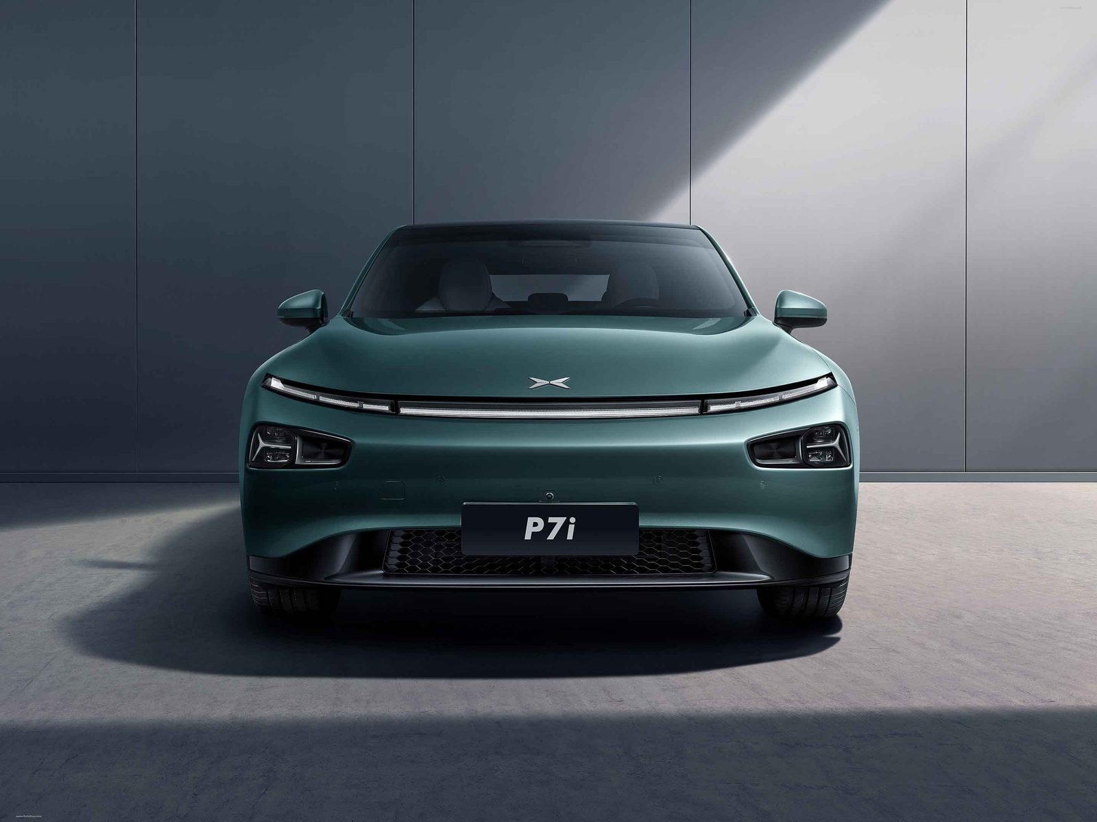 XPeng P7 / P7i 2024 — экстерьер, вид спереди, рынок China / global P7 family