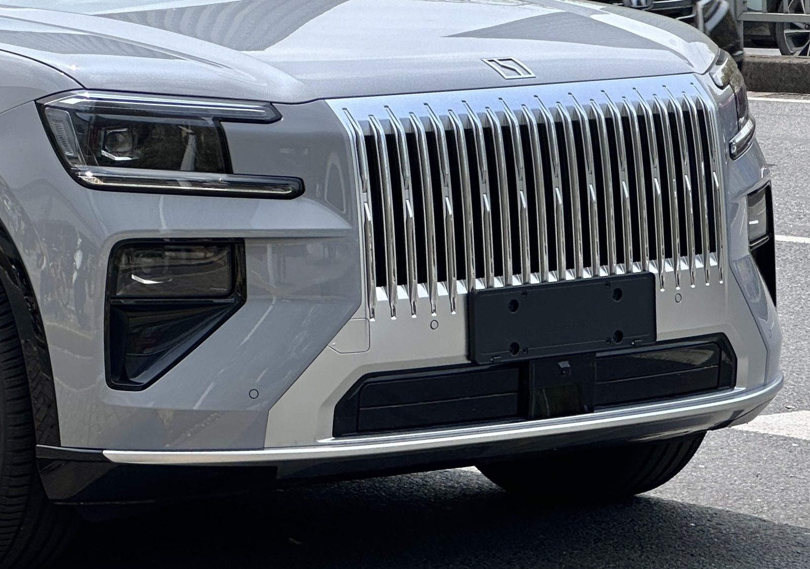 Zeekr 8X 2025 — экстерьер, front fascia detail