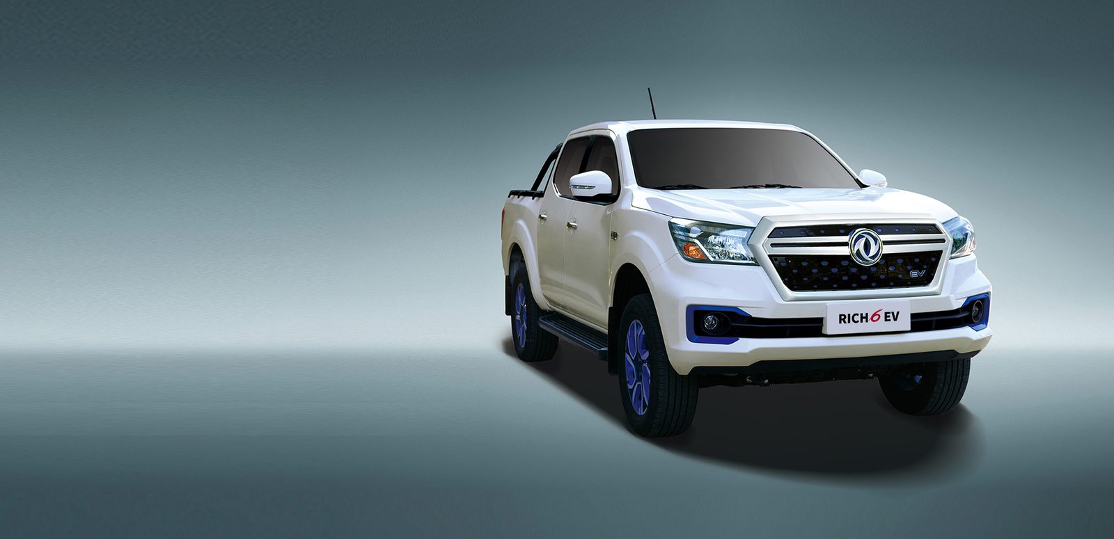 Zhengzhou Nissan Pickup Rich 6EV 2023 — экстерьер, вид спереди 3/4, рынок export