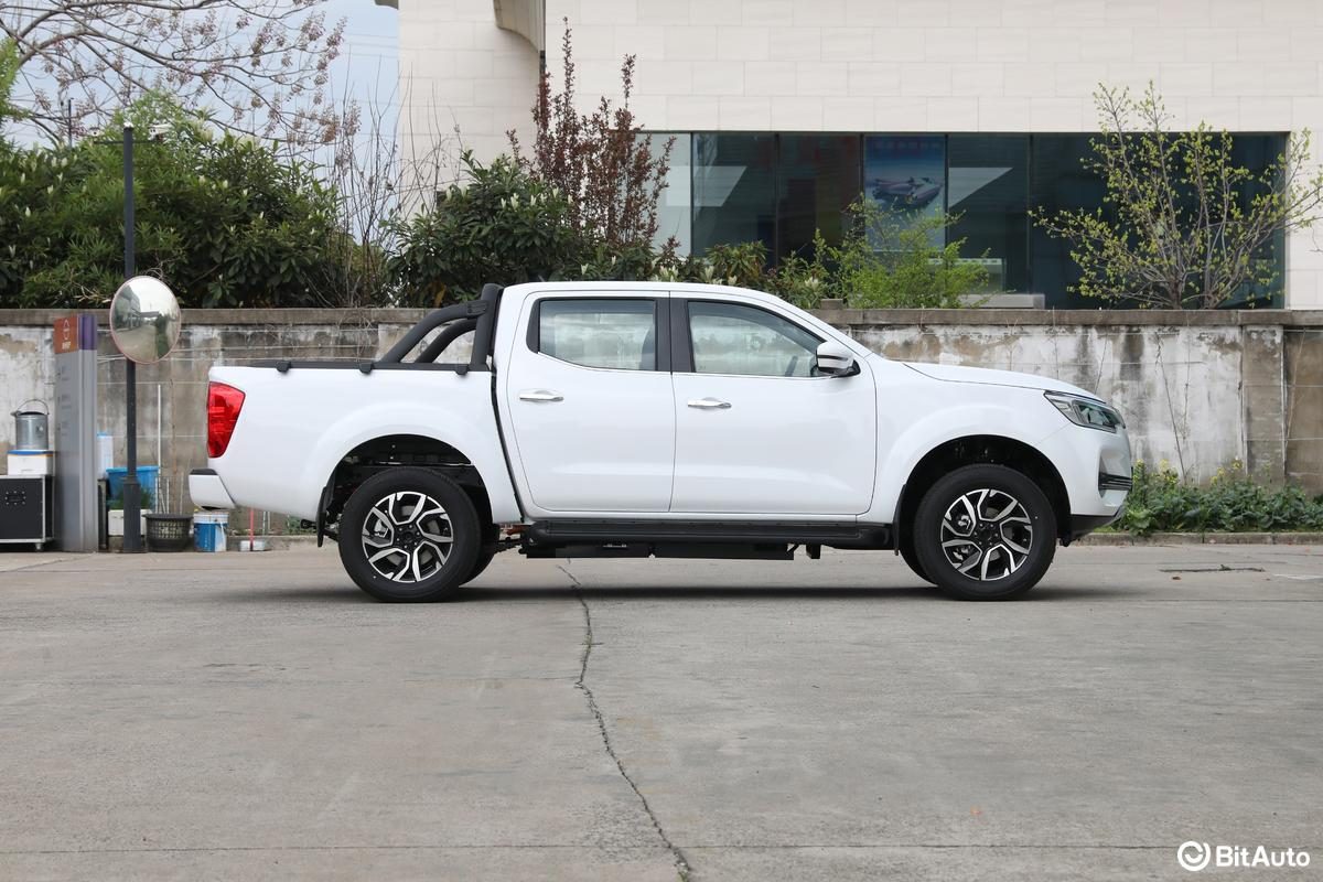 Zhengzhou Nissan Pickup Rich 7EV 2025 — экстерьер, вид сбоку