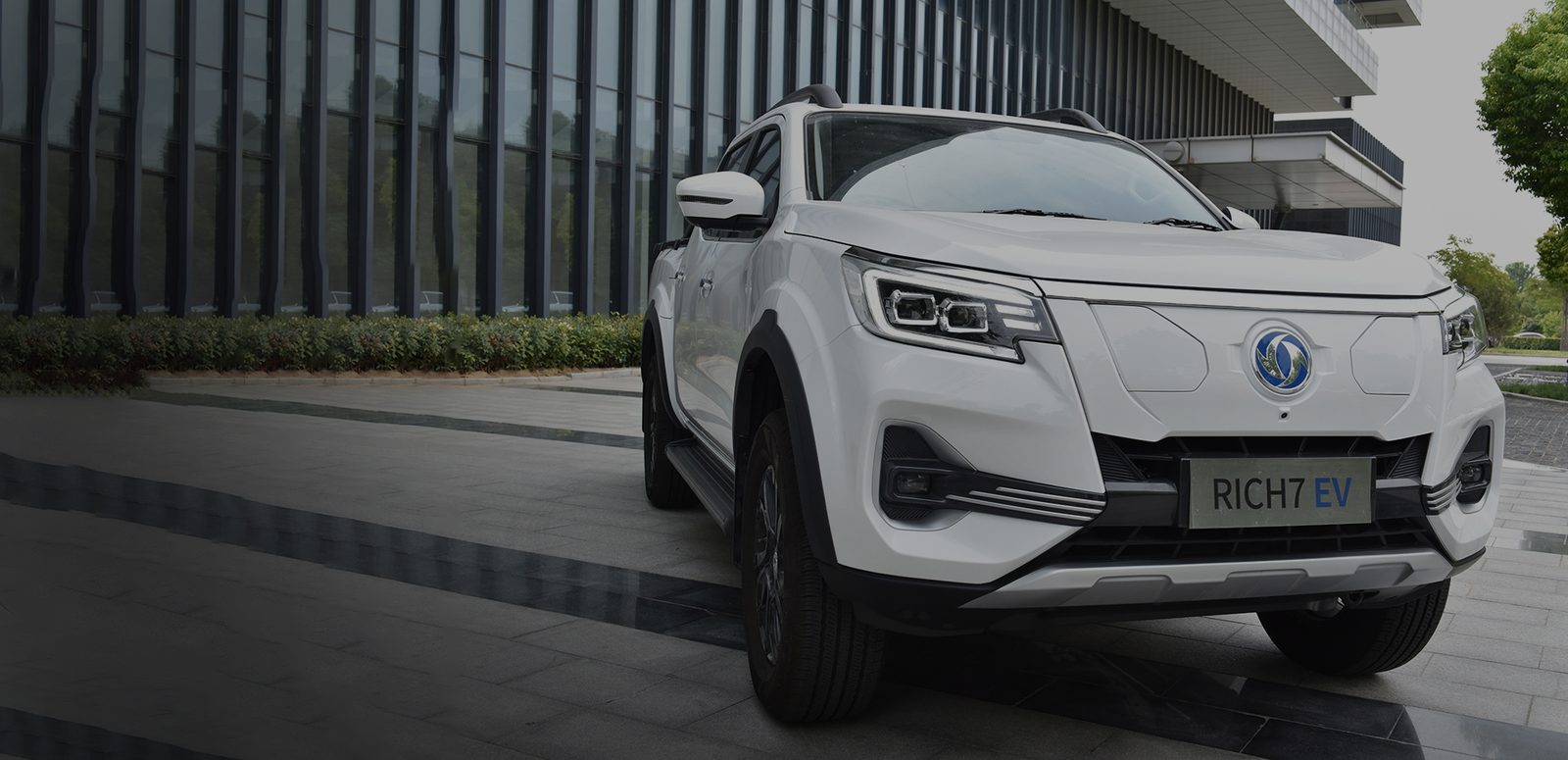 Zhengzhou Nissan Pickup Rich 7EV 2025 — главное фото модели, экстерьер, вид спереди 3/4, рынок export