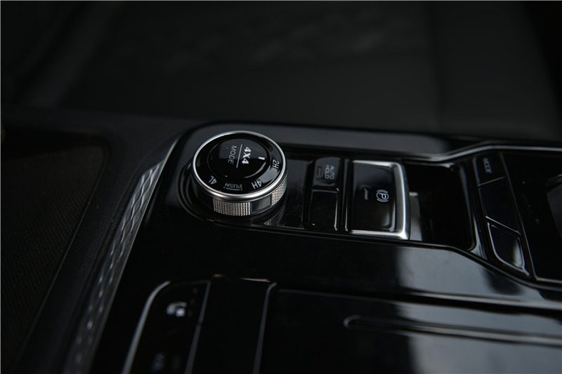 Zhengzhou Nissan Pickup Rich 7EV 2025 — интерьер, center console, рынок export
